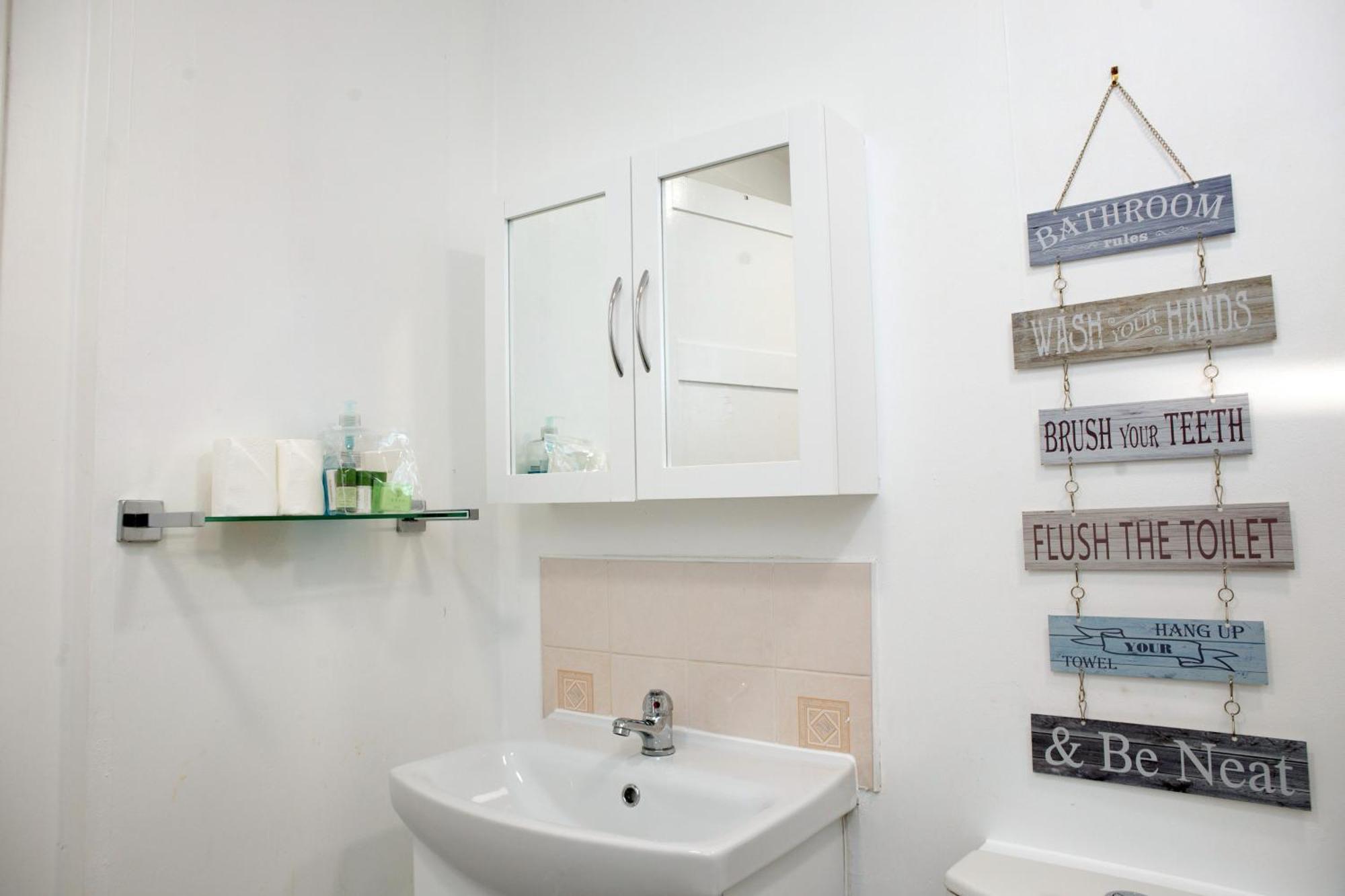 The Summit West End- Elegant Apartment With Free Parking In Prime Location 애버딘 외부 사진