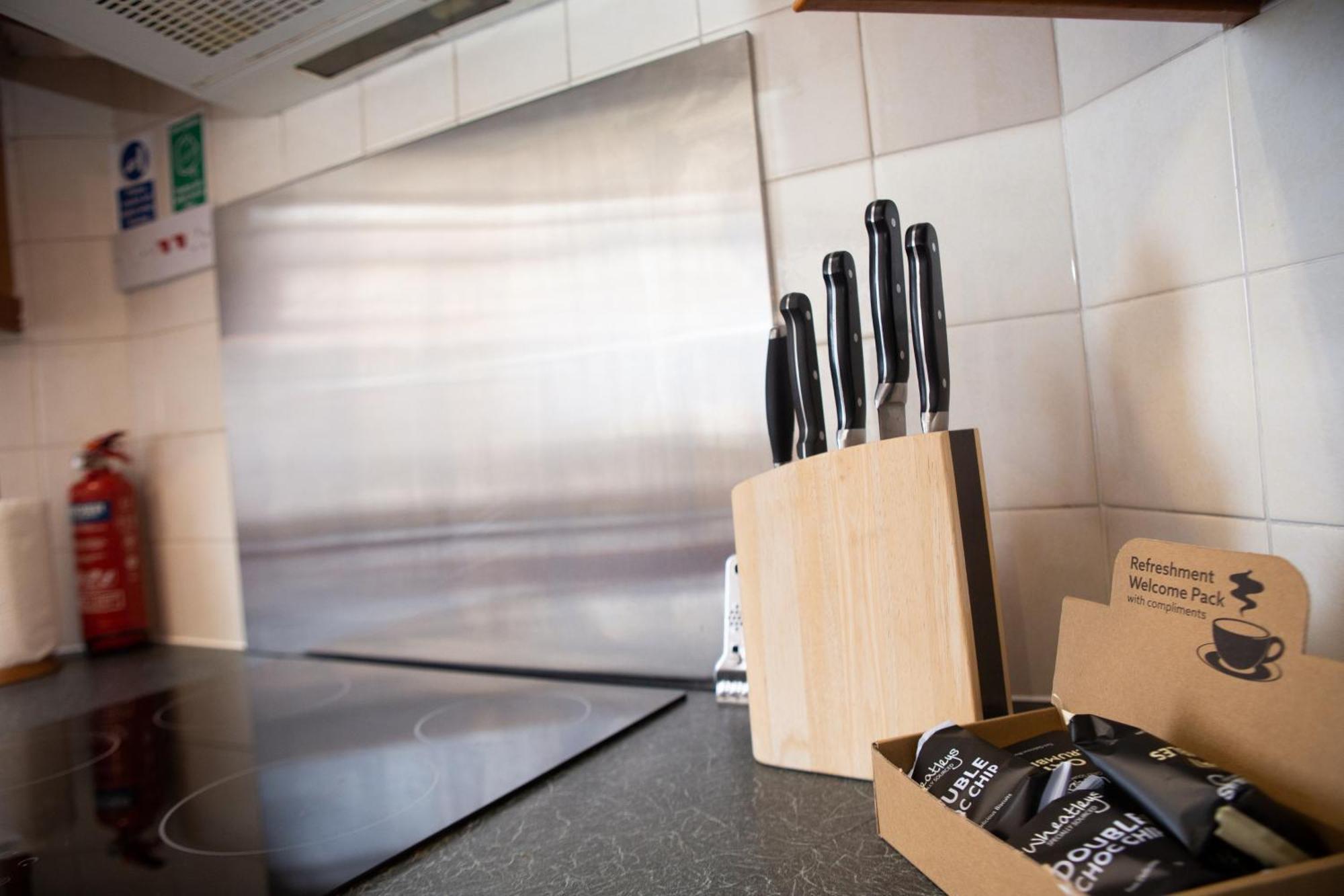 The Summit West End- Elegant Apartment With Free Parking In Prime Location 애버딘 외부 사진