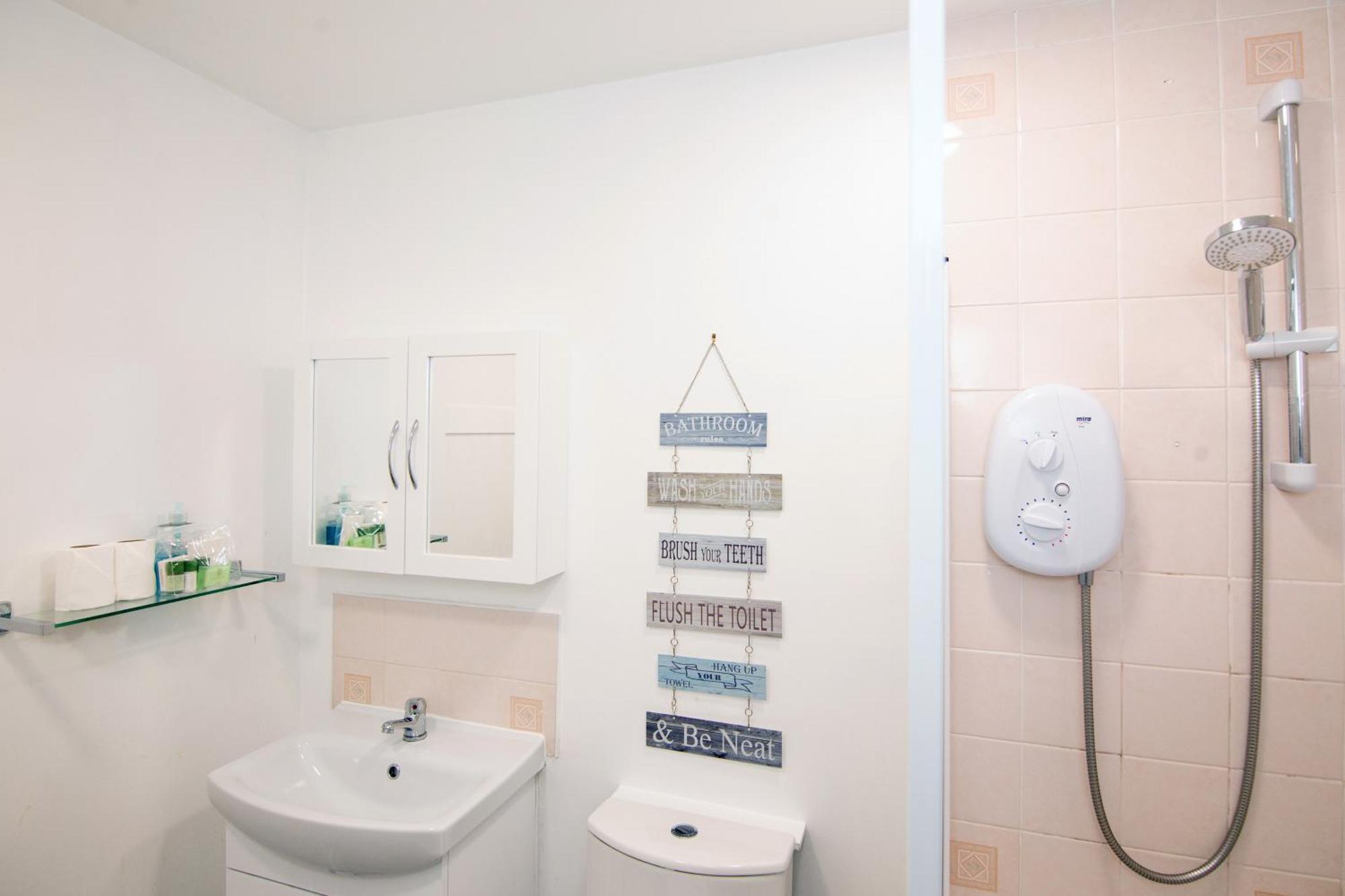 The Summit West End- Elegant Apartment With Free Parking In Prime Location 애버딘 외부 사진