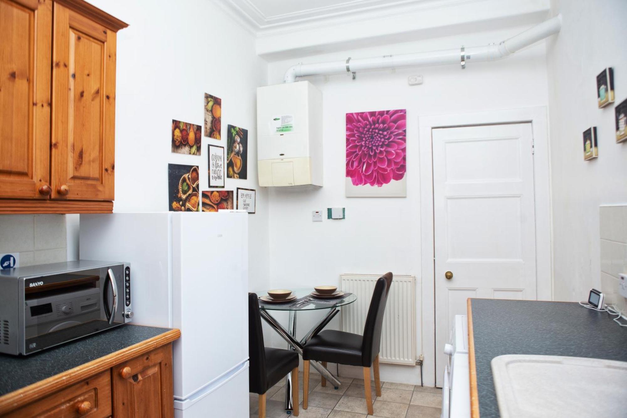 The Summit West End- Elegant Apartment With Free Parking In Prime Location 애버딘 외부 사진